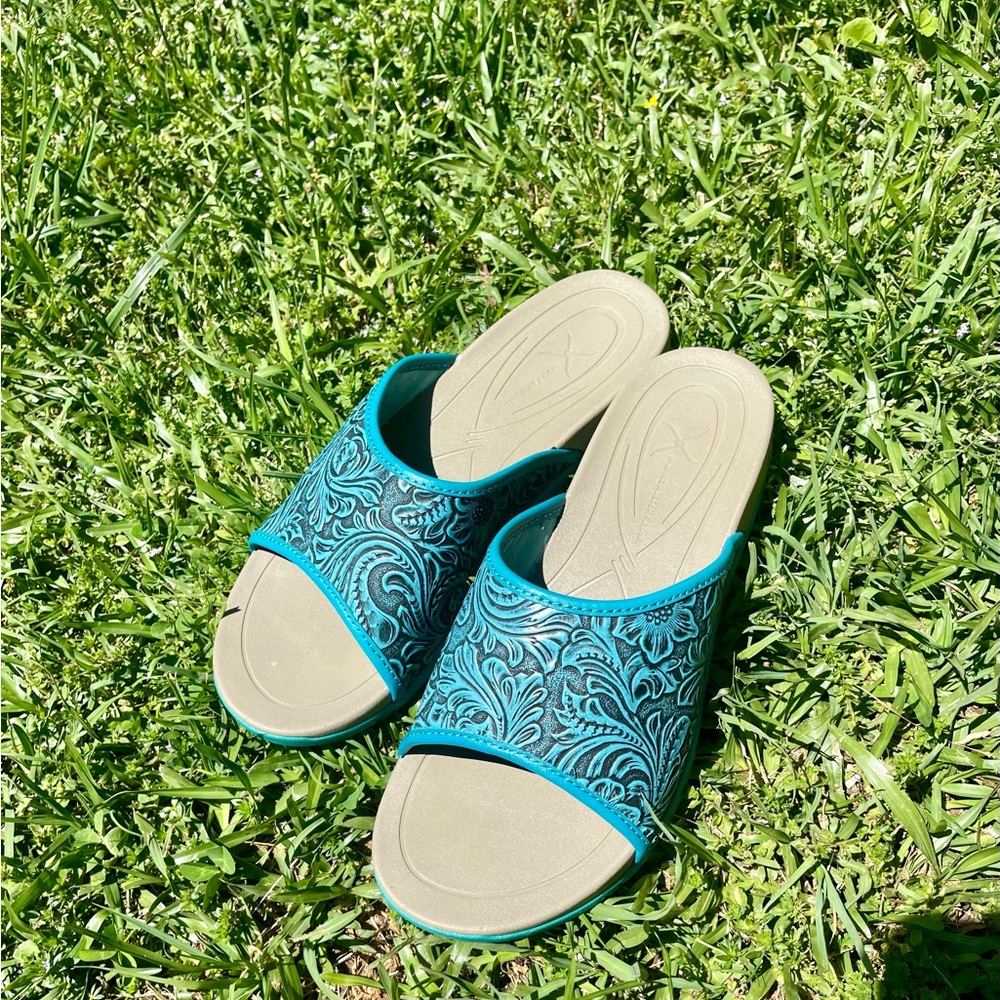 Twisted X slides
